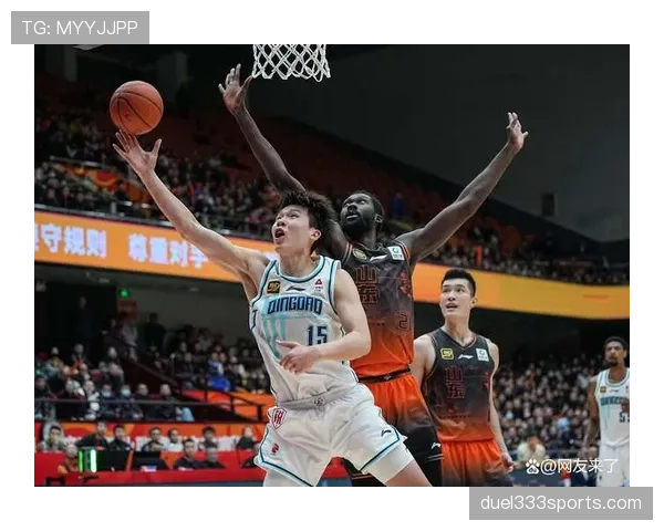 篮球规则中空中对抗判罚依据是什么裁判如何界定犯规尺度